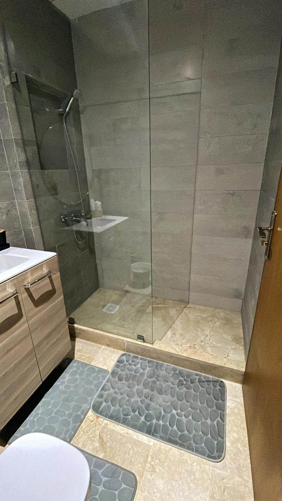 Elegant Avec Un Acces Piscine, Jardin, Parking Sous Sol Gratuit Sur Place, Et D'une Wifi Debit De La Fibre Optique * Tanger