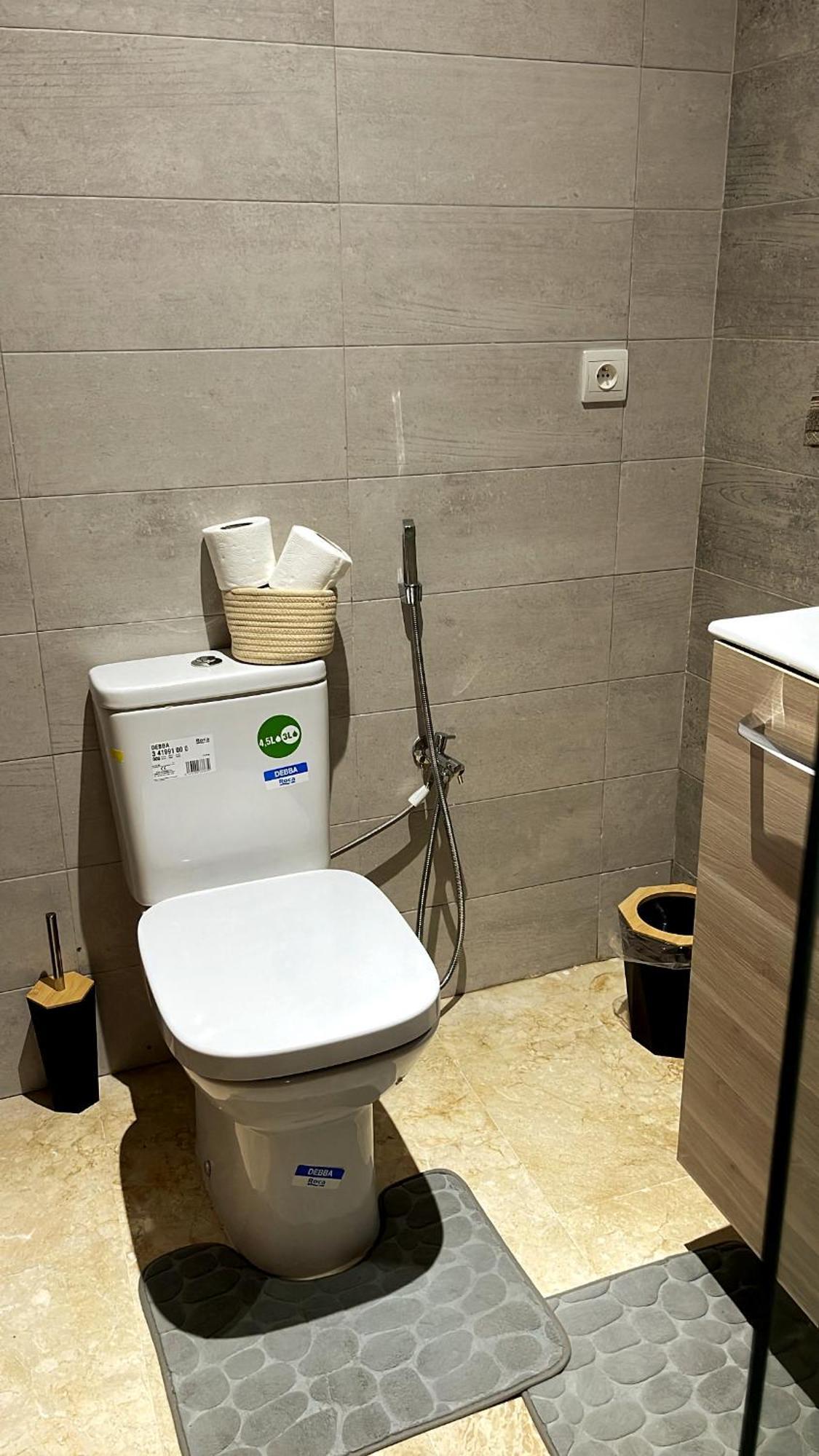 Elegant Avec Un Acces Piscine, Jardin, Parking Sous Sol Gratuit Sur Place, Et D'une Wifi Debit De La Fibre Optique *