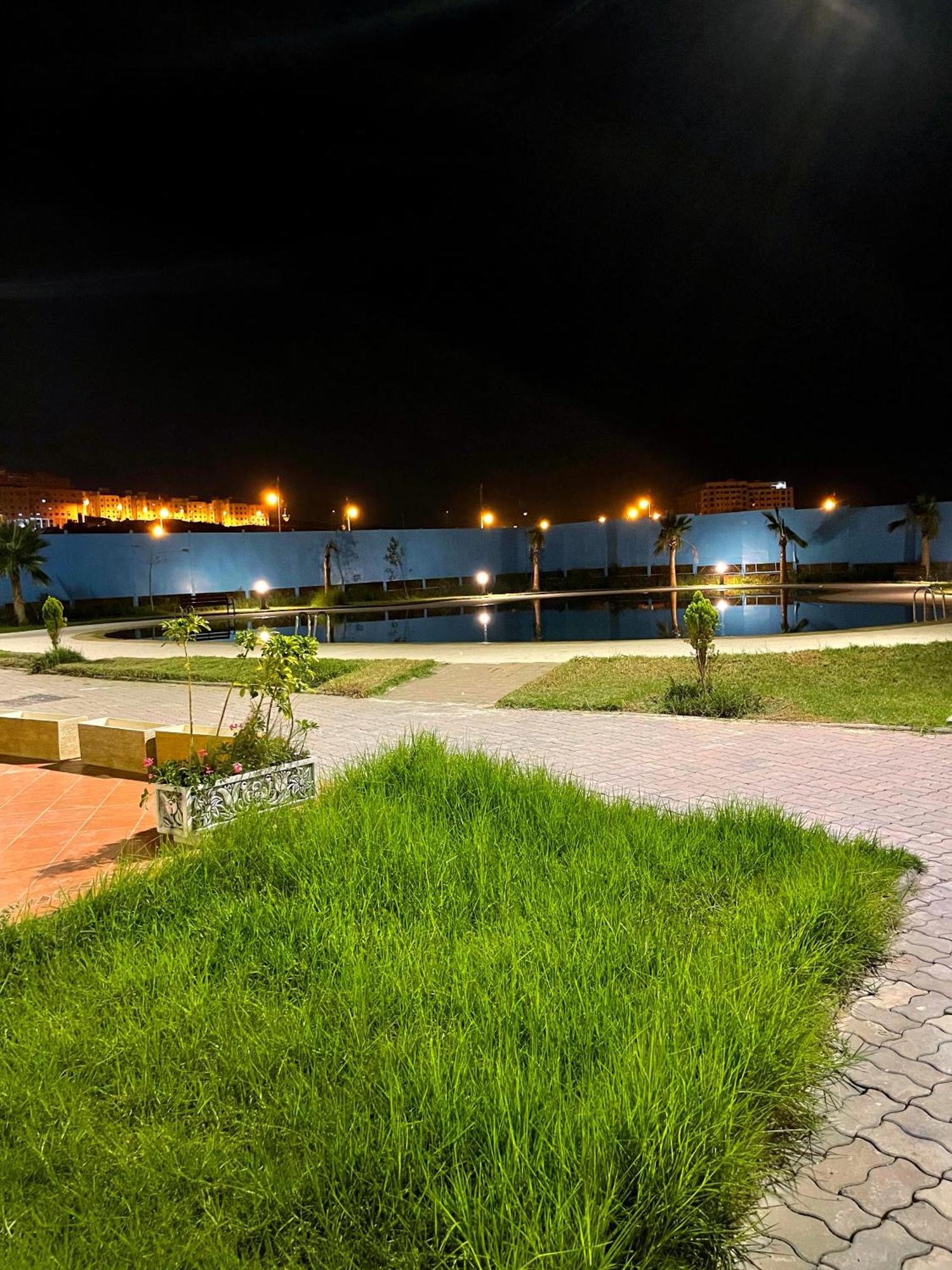 Elegant Avec Un Acces Piscine, Jardin, Parking Sous Sol Gratuit Sur Place, Et D'une Wifi Debit De La Fibre Optique Appartement Tanger