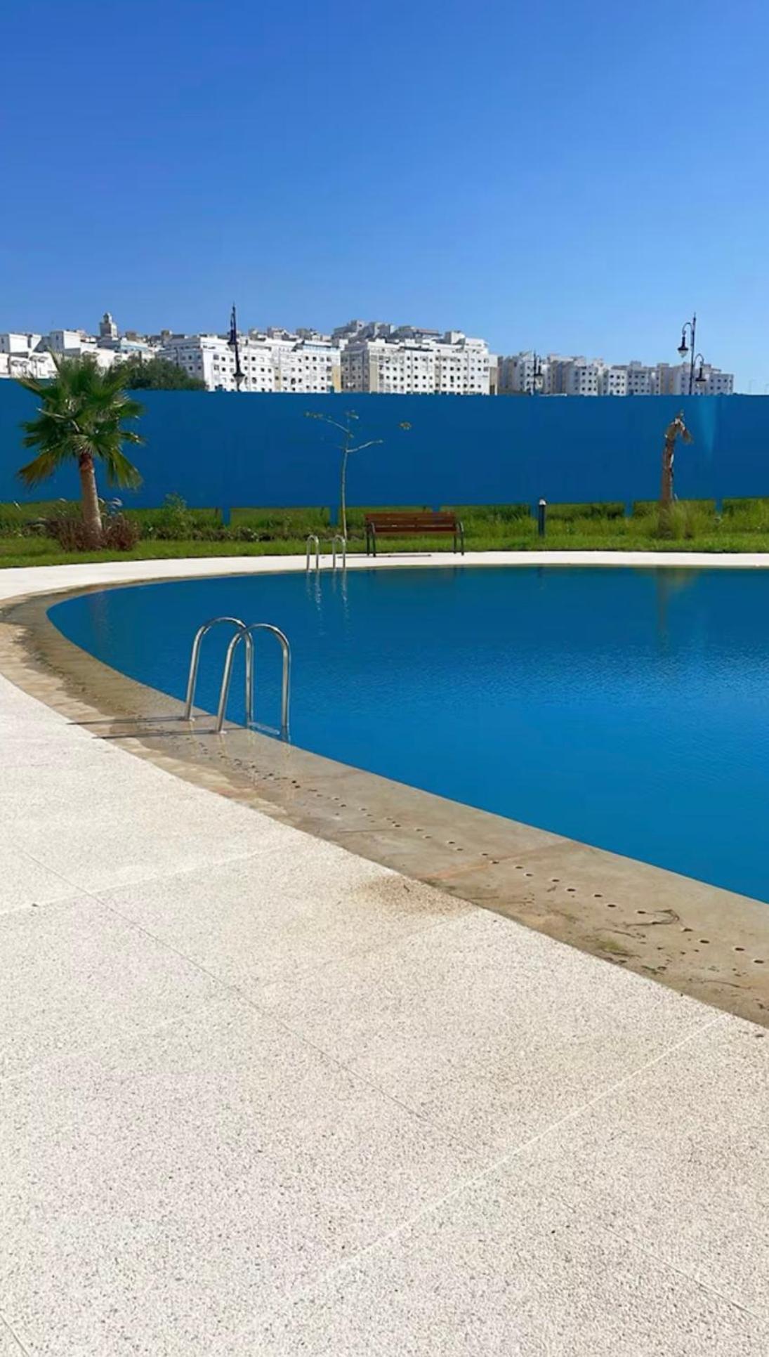 Elegant Avec Un Acces Piscine, Jardin, Parking Sous Sol Gratuit Sur Place, Et D'une Wifi Debit De La Fibre Optique * Tanger